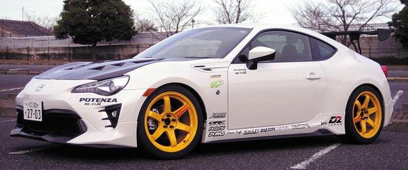 Revolutionデモカー